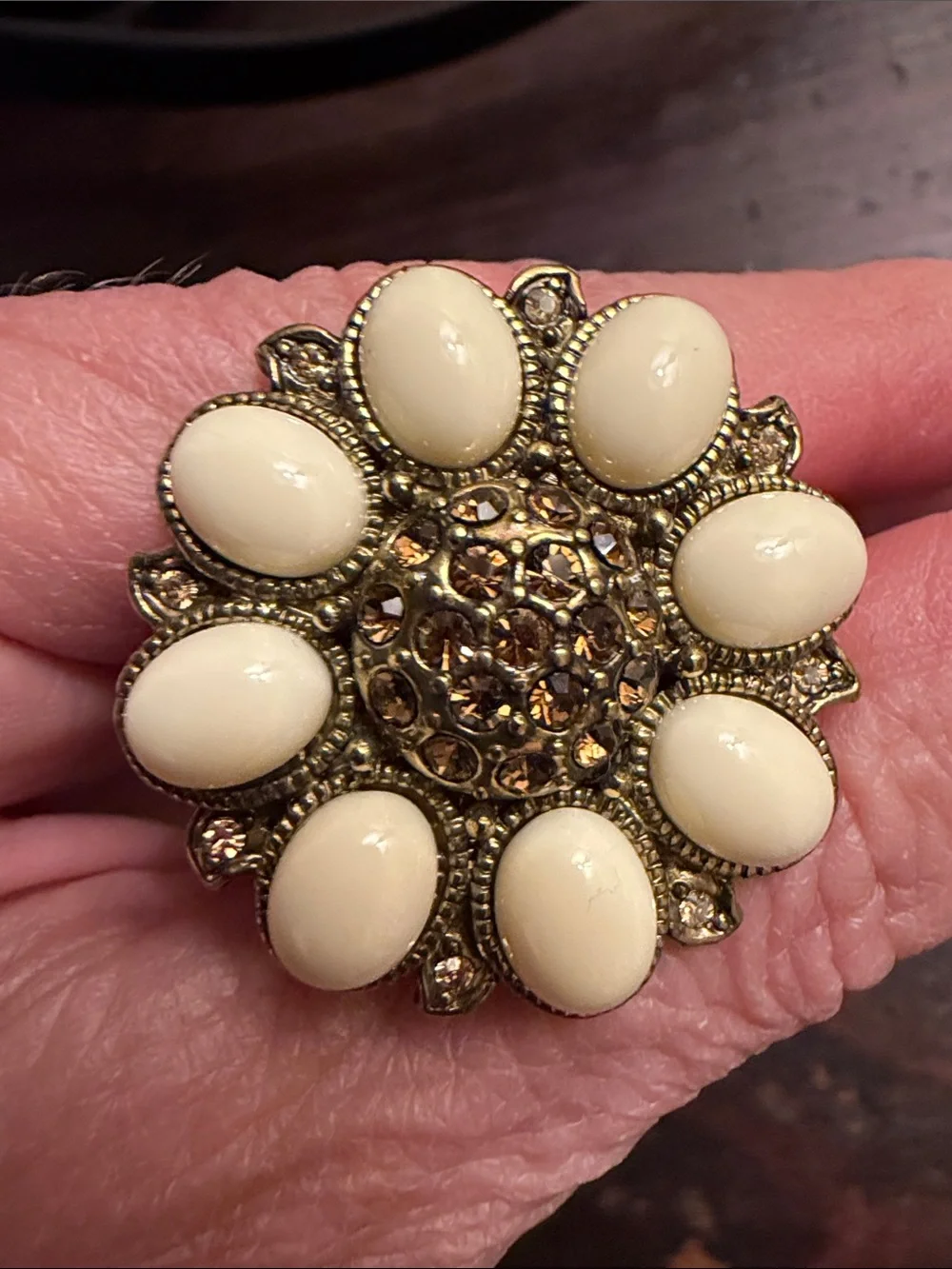 Heidi Daus Cream cabochons with Gold glass stones Flower Statement Ring size 8 P